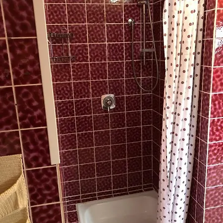 Natuerlicher Holzkomfort Im Hessischen Kegelspiel 汉菲尔德