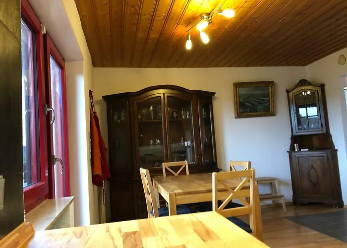 Natürlicher Holzkomfort Im Hessischen Kegelspiel Hünfeld