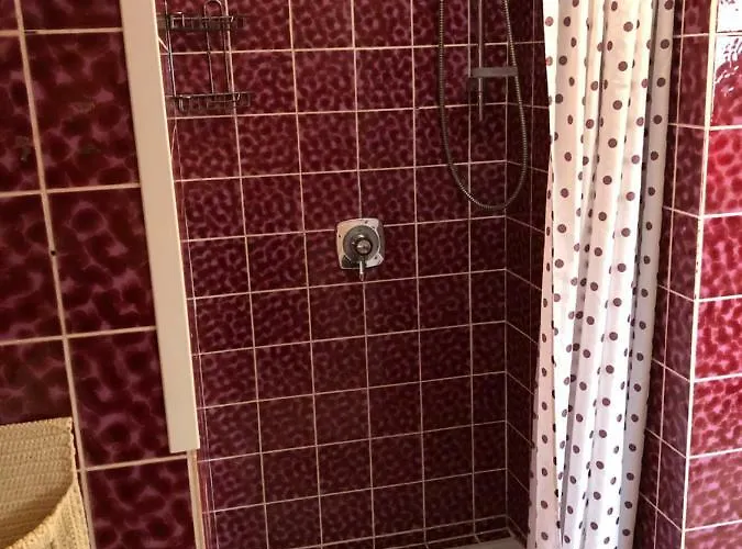 Natürlicher Holzkomfort Im Hessischen Kegelspiel Hünfeld